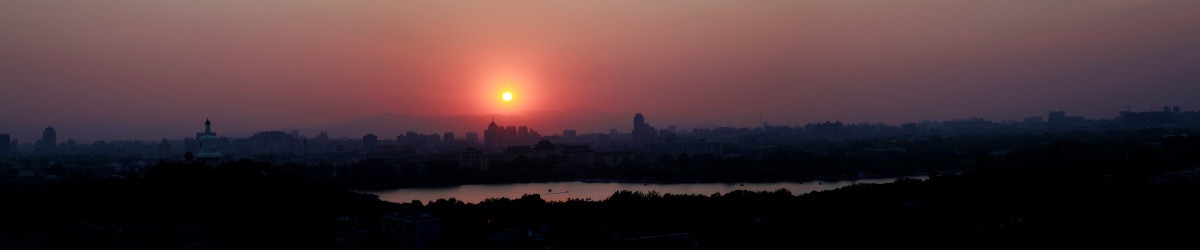 夕阳下的北京城全景图