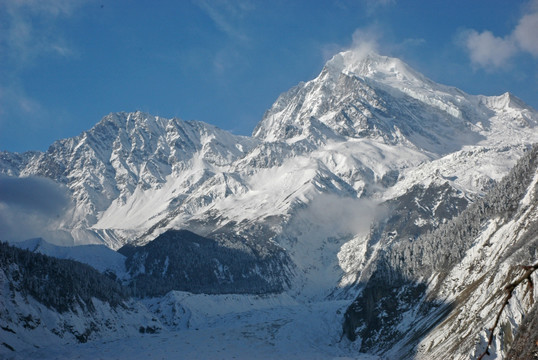 贡嘎山雪峰