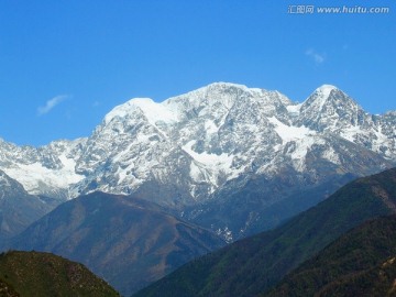 雪山蓝天