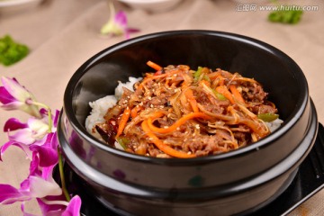 烤牛肉石锅拌饭