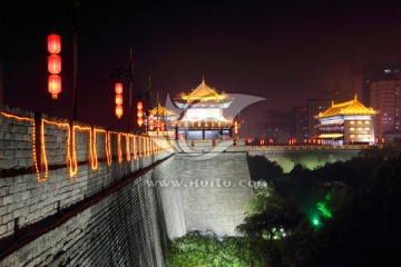 西安明城墙东门外夜色