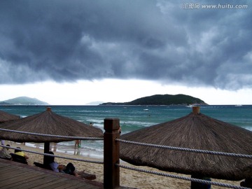 海滩暴雨将至