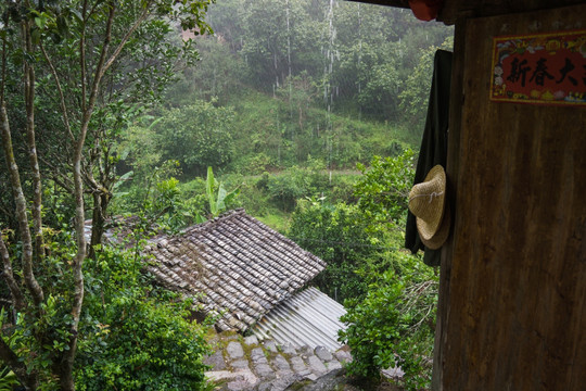 雨中的客家人山乡景观