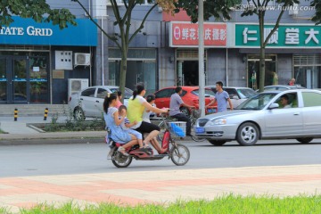 街拍 违章 超载