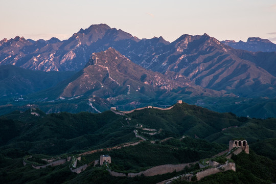 长城 明长城 山峦起伏 暖调