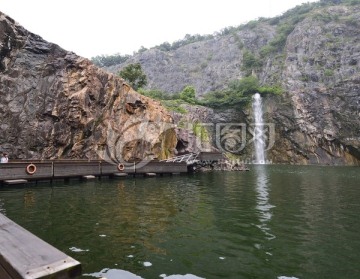 上海辰山植物园 矿坑花园 瀑布