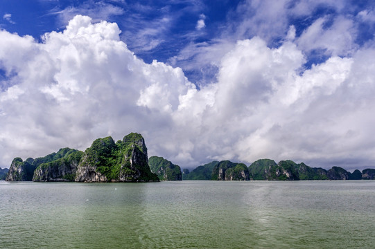 海上桂林下龙湾