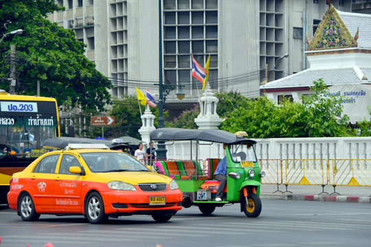 泰国的士和嘟嘟车