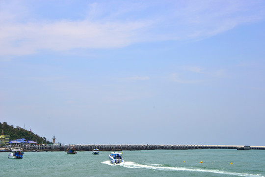 港湾防浪堤