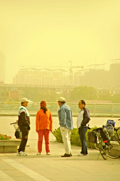 沙尘暴袭击天津银河广场