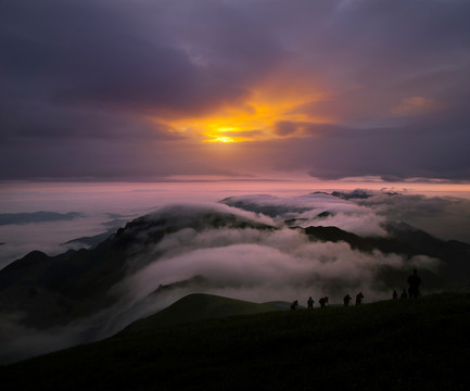 武功山 晨雾 日出 山区