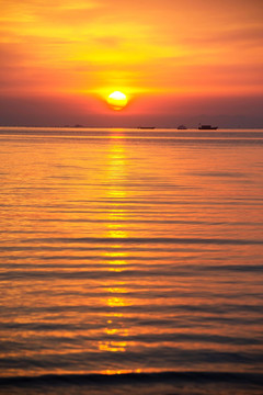 海上日出