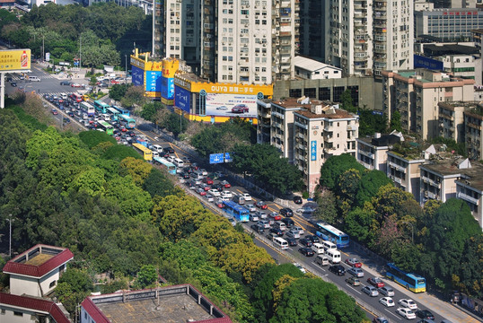 笋岗路塞车