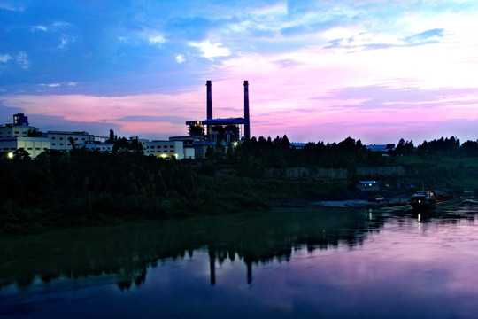 来宾市永鑫糖厂黄昏美景图片