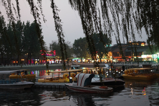 黄昏中的北京后海