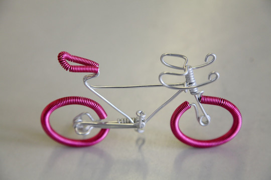 金属丝自行车模型