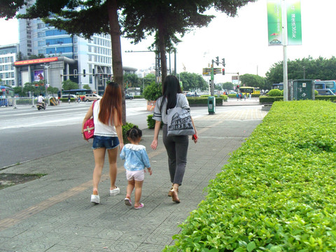 街拍小孩妇女行人