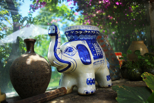 大象陶瓷艺术品