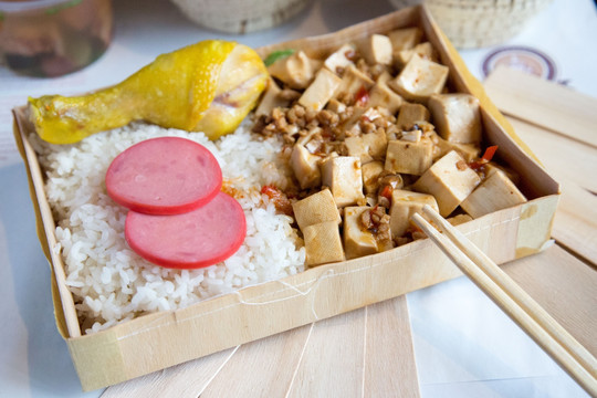 麻婆豆腐鸡腿饭