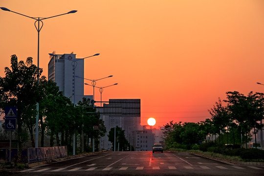 来宾市落日晚景美图