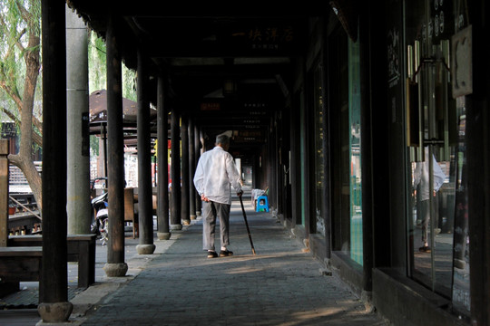 缝隙廊桥