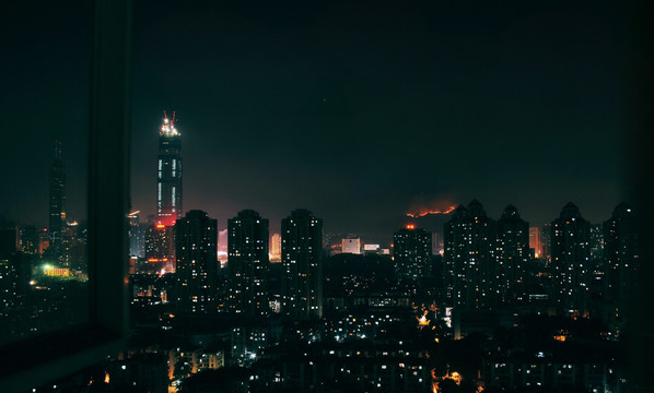 深圳远眺香港山火