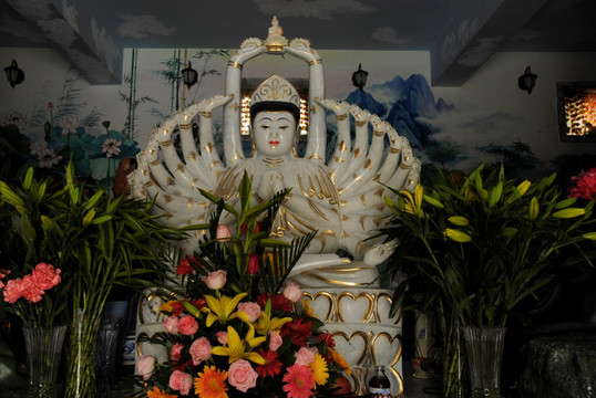 掛甲禪寺千手觀音
