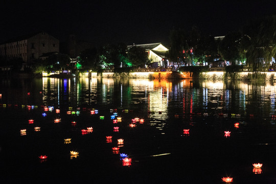 塘栖水乡开运节放花灯