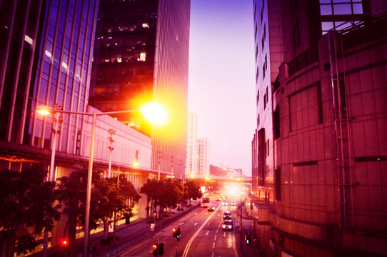 都市高樓下的街道風(fēng)景