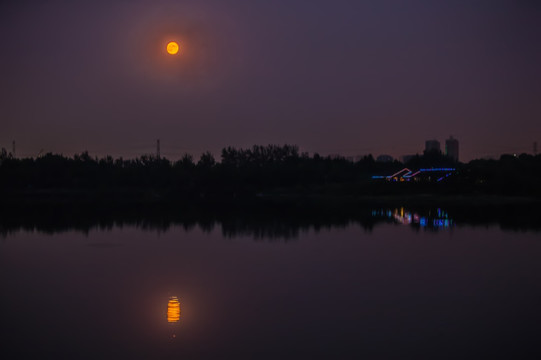 月上平湖