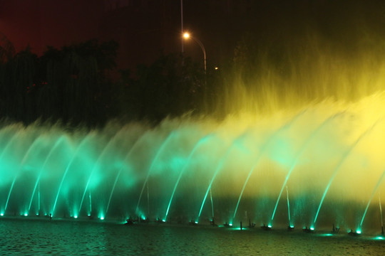 汉街音乐喷泉夜景