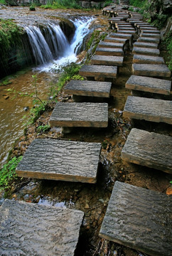 瀑布 山泉 山水 山间石路