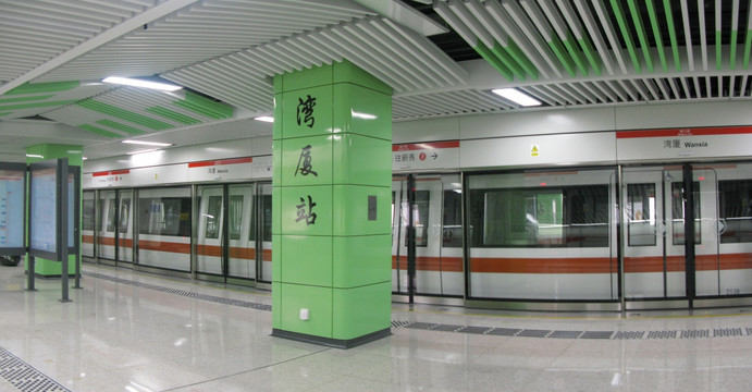 深圳地铁蛇口线安厦站