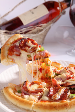 香菇萨拉米肠披萨