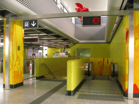 深圳地铁站台