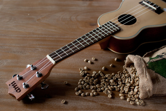 咖啡豆和吉他