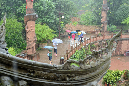 黄龙溪古镇雨景