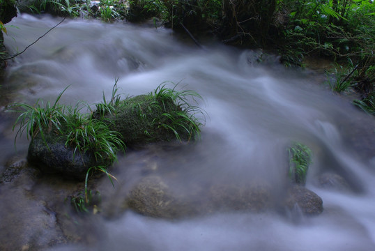 山澗 流水