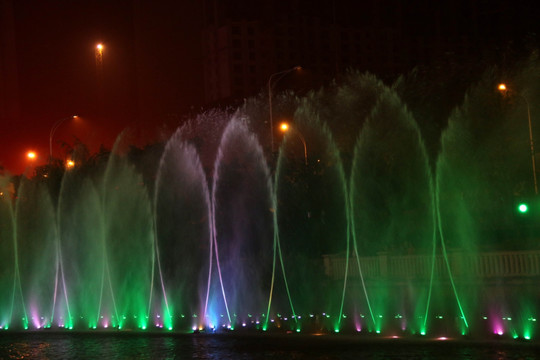 汉街音乐喷泉夜景