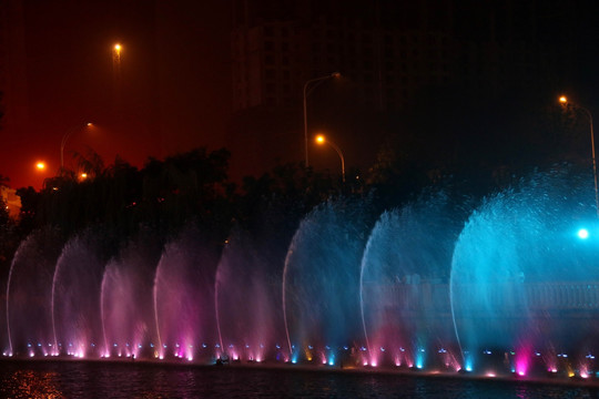 汉街音乐喷泉夜景