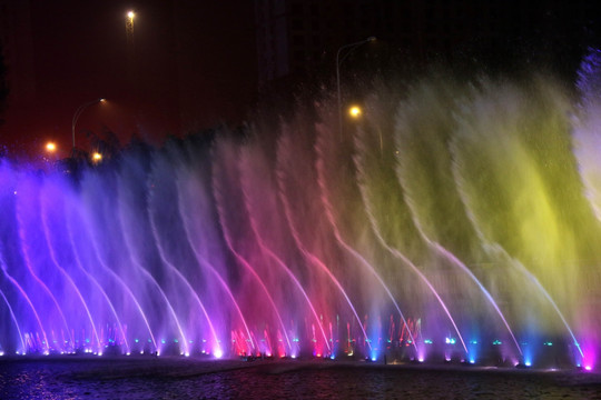 汉街音乐喷泉夜景