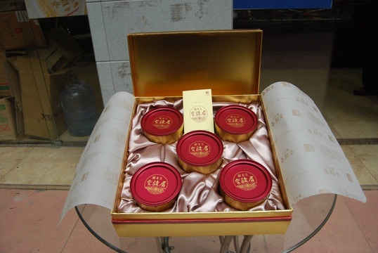 红色大气茶叶包装礼盒