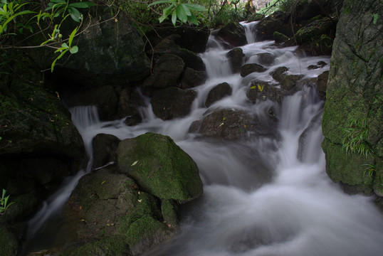 小溪流水