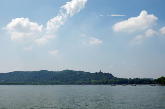 杭州西湖湖山蓝天