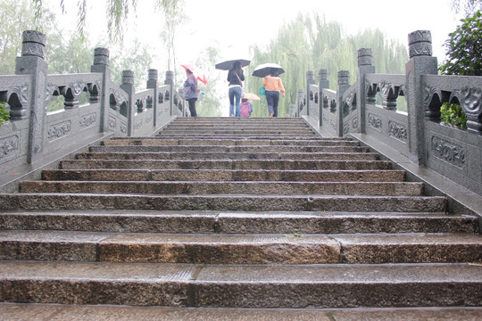 大明湖公园的石桥