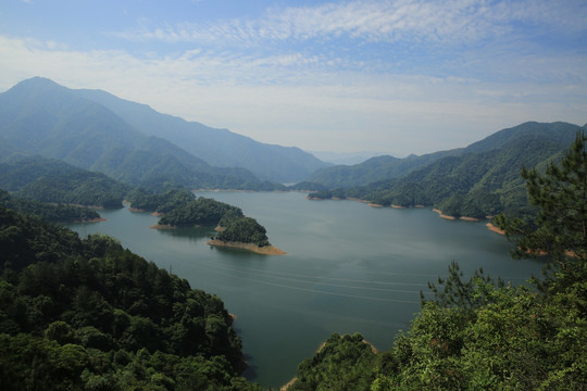 青山绿水岛屿蓝天白云