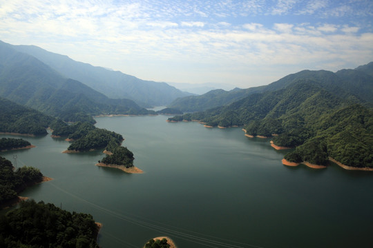 青山绿水岛屿蓝天白云