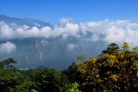 都江堰紫坪铺高山云海