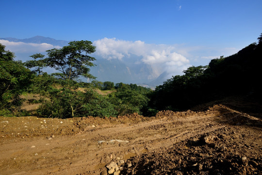 都江堰紫坪铺山区淤泥公路