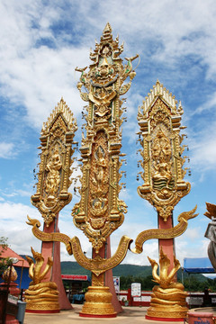 南亚泰国缅甸旅游景点宗教黄雕塑